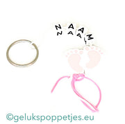 Naam sleutelhanger met gelukspoppetje baby voetjes roze