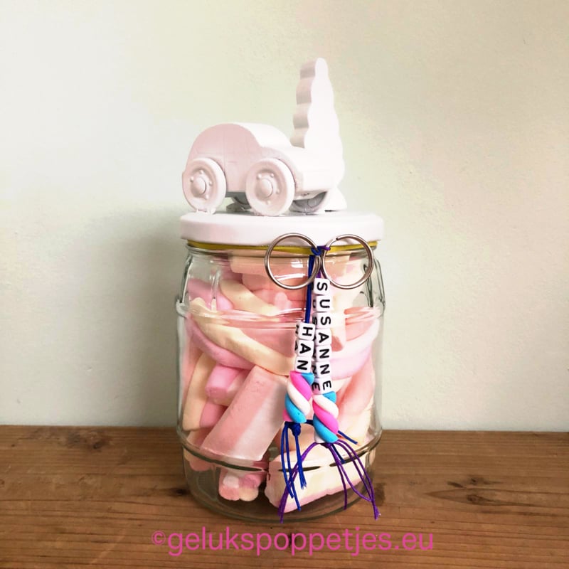 Sleutelhanger bedankt sich mit gelukspoppetje gedraaid spekje