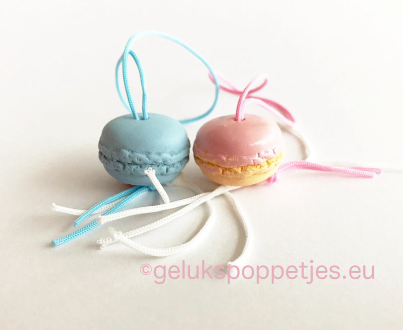 Die leckeren Macarons sind rosa und blau