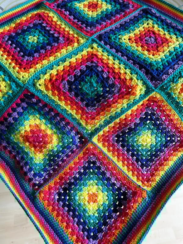 Gelukskleed in Granny Square gehaakt