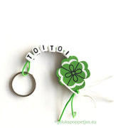 Sleutelhanger toitoi met gelukspoppetje klavertje vier