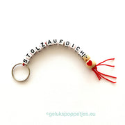 Sleutelhanger Stolz auf Dich mit gelukspoppetje hartje op de buik