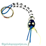 Sleutelhanger bedankt sich bei gelukspoppetje politieagent