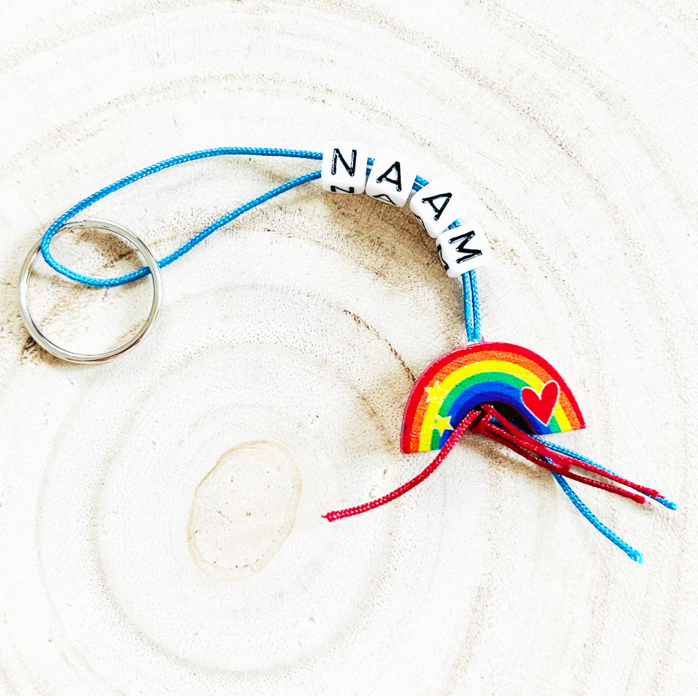Schlüsselanhänger mit Regenbogen und Namen